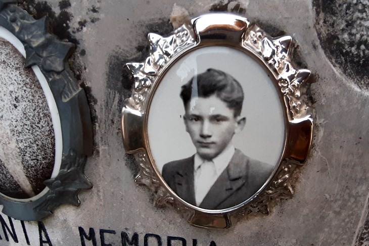 Groblje u Oprtlju, jedan od strijeljanih 16-godišnjaka iz Pavletići 